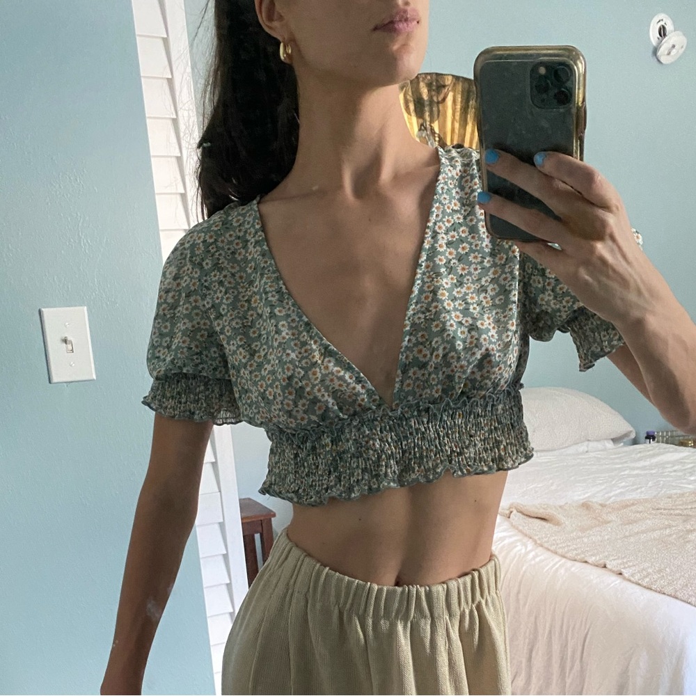 Cropped teal floral top with half sleeves
